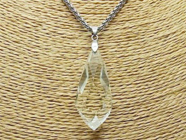 AA天然水晶 オリジナル しずく カット ペンダント 天然石 ステンレス ネックレス < 女性アクセサリー/時計  AA天然水晶 オリジナル しずく カット ペンダント 天然石 ステンレス ネックレス < 女性アクセサリー/時計の