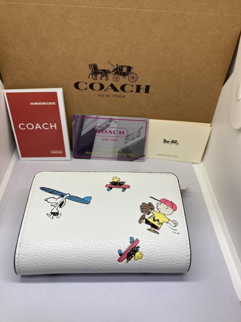 COACH コーチ C4899 二つ折り財布 コーチ×ピーナッツ(Peanuts)スヌーピー限定コラボ ミディアムチョークマルチ < ブランド  COACH コーチ C4899 二つ折り財布 コーチ×ピーナッツ(Peanuts)スヌーピー限定コラボ ミディアムチョークマルチ < ブランドの