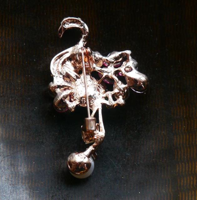 新品アンティーク調きらきらストーンお花フラミンゴ ブローチ < 女性アクセサリー/時計 新品アンティーク調きらきらストーンお花フラミンゴ ブローチ < 女性アクセサリー/時計の