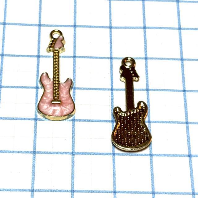 5069 ピンク色のエレキギター 4個 金属パーツ アクセサリーチャーム ハンドメイド材料 エナメル 音楽 楽器 < ペット/手芸/園芸 5069 ピンク色のエレキギター 4個 金属パーツ アクセサリーチャーム ハンドメイド材料 エナメル 音楽 楽器 < ペット/手芸/園芸の