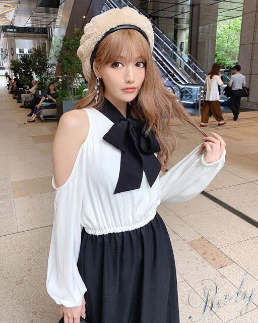 Rady☆大人気☆ボウタイマキシワンピ☆S☆新品同様 < ブランド Rady☆大人気☆ボウタイマキシワンピ☆S☆新品同様 < ブランドの