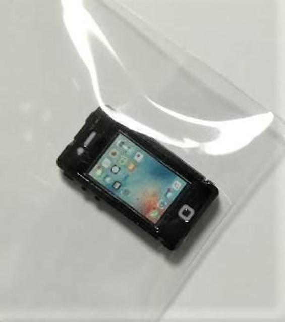 ミニチュア★iPhone★黒★アイフォン★スマホ★ドールハウス★色違いやアイパッドもございます★ < おもちゃ  ミニチュア★iPhone★黒★アイフォン★スマホ★ドールハウス★色違いやアイパッドもございます★  < おもちゃの