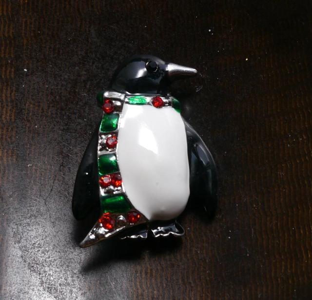 新品アンティーク調かわいいペンギンさんブローチ クラシック ヴィンテージ風 ヴィクトリアン ゴシック < 女性アクセサリー/時計  新品アンティーク調かわいいペンギンさんブローチ クラシック ヴィンテージ風 ヴィクトリアン ゴシック  < 女性アクセサリー/時計の