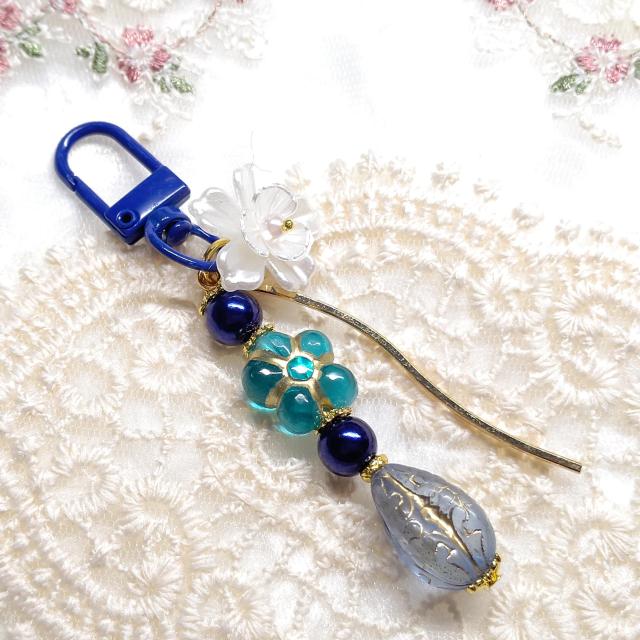 ハンドメイド☆キーホルダー☆アンティーク調ビーズ☆青 < 女性ファッション ハンドメイド☆キーホルダー☆アンティーク調ビーズ☆青 < 女性ファッションの