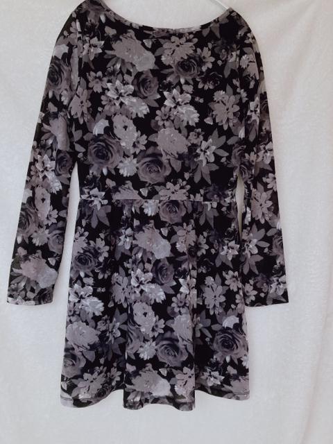 EMODA モノトーン 長袖 総柄 花柄 薔薇柄 シック ワンピース M N2m < ブランド  EMODA モノトーン 長袖 総柄 花柄 薔薇柄 シック ワンピース M N2m < ブランドの