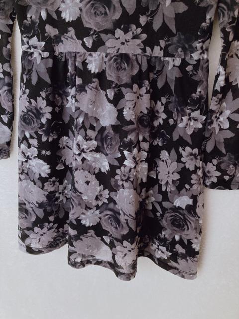 EMODA モノトーン 長袖 総柄 花柄 薔薇柄 シック ワンピース M N2m < ブランド  EMODA モノトーン 長袖 総柄 花柄 薔薇柄 シック ワンピース M N2m < ブランドの