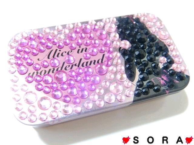 ディズニー【アリス】つけまつ毛.小物入♪キラキラジュエリースライドデコケース < 女性ファッション ディズニー【アリス】つけまつ毛.小物入♪キラキラジュエリースライドデコケース < 女性ファッションの