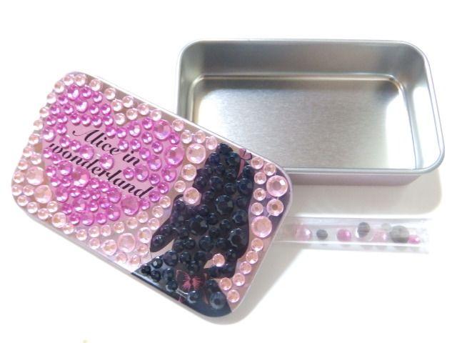 ディズニー【アリス】つけまつ毛.小物入♪キラキラジュエリースライドデコケース < 女性ファッション ディズニー【アリス】つけまつ毛.小物入♪キラキラジュエリースライドデコケース < 女性ファッションの