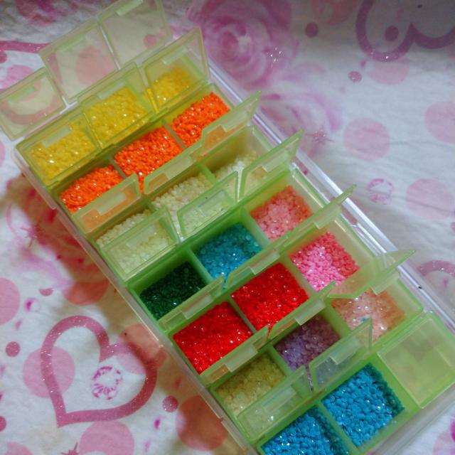 2mmアクリルストーン大量画像のまま小分けケース付き即決相談可 < 香水/コスメ/ネイル 2mmアクリルストーン大量画像のまま小分けケース付き即決相談可 < 香水/コスメ/ネイルの