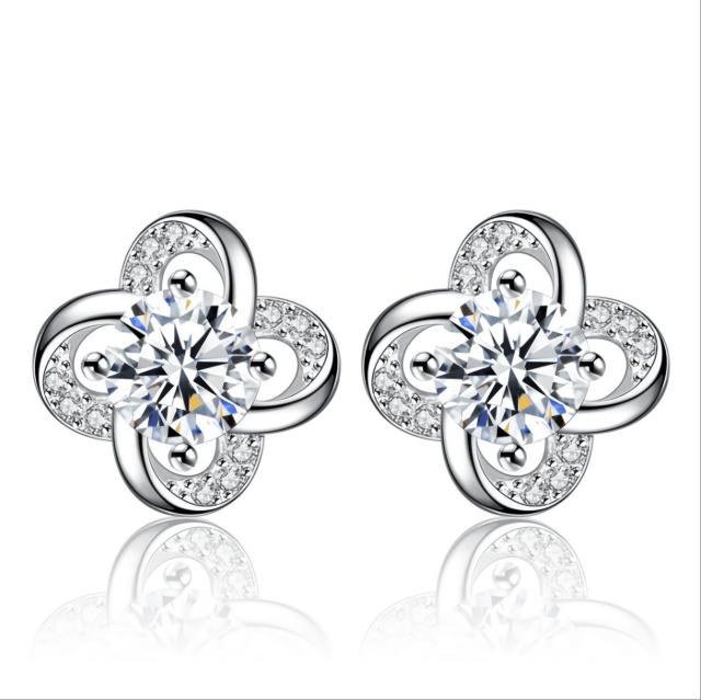 【送料無料】高級感※花 ピアス レディース 贈り物 プレゼント Czダイヤ ホワイトゴールド S925 新品 < 女性アクセサリー/時計 【送料無料】高級感※花 ピアス レディース 贈り物 プレゼント Czダイヤ ホワイトゴールド S925 新品 < 女性アクセサリー/時計の