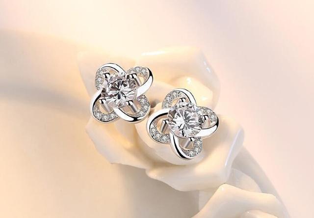 【送料無料】高級感※花 ピアス レディース 贈り物 プレゼント Czダイヤ ホワイトゴールド S925 新品 < 女性アクセサリー/時計 【送料無料】高級感※花 ピアス レディース 贈り物 プレゼント Czダイヤ ホワイトゴールド S925 新品 < 女性アクセサリー/時計の
