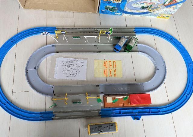プラレール/プラロードベーシックセットA/モータートミカ日産ダンプトラック/ストレートレール&どうろ/キハ40系/広島色 < ホビー  プラレール/プラロードベーシックセットA/モータートミカ日産ダンプトラック/ストレートレール&どうろ/キハ40系/広島色 < ホビーの