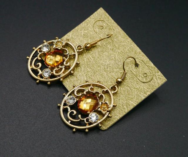 新品 アンティーク調ゴシックストーンピアス ヴィンテージ ヴィクトリアン < 女性アクセサリー/時計 新品 アンティーク調ゴシックストーンピアス ヴィンテージ ヴィクトリアン < 女性アクセサリー/時計の