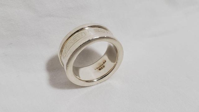 正規 コーチ ロゴ ソリッド リング 14号 アイコンワイドバンド SV ネックレストップ○男女兼用 クラシック エンブレム 指輪 < ブランド  正規 コーチ ロゴ ソリッド リング 14号 アイコンワイドバンド SV ネックレストップ○男女兼用 クラシック エンブレム 指輪 < ブランドの