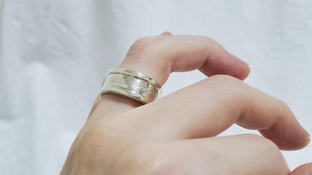 正規 コーチ ロゴ ソリッド リング 14号 アイコンワイドバンド SV ネックレストップ○男女兼用 クラシック エンブレム 指輪 < ブランド  正規 コーチ ロゴ ソリッド リング 14号 アイコンワイドバンド SV ネックレストップ○男女兼用 クラシック エンブレム 指輪 < ブランドの