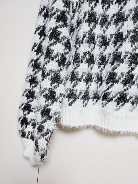 白黒 千鳥格子柄 ふわもこ ニット セーター L < 女性ファッション 白黒 千鳥格子柄 ふわもこ ニット セーター L < 女性ファッションの
