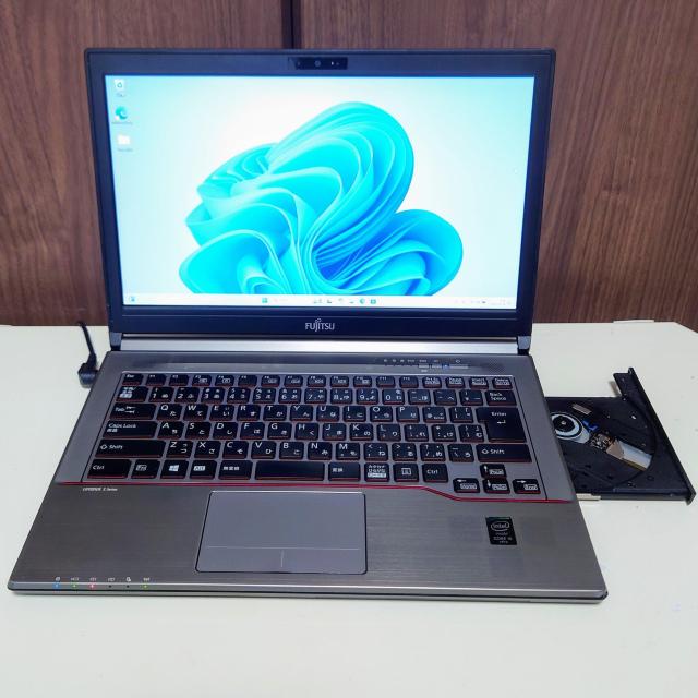 FUJITSU LIFEBOOK Corei5 8GB SSD256GB Windows11 Office2024 DVD