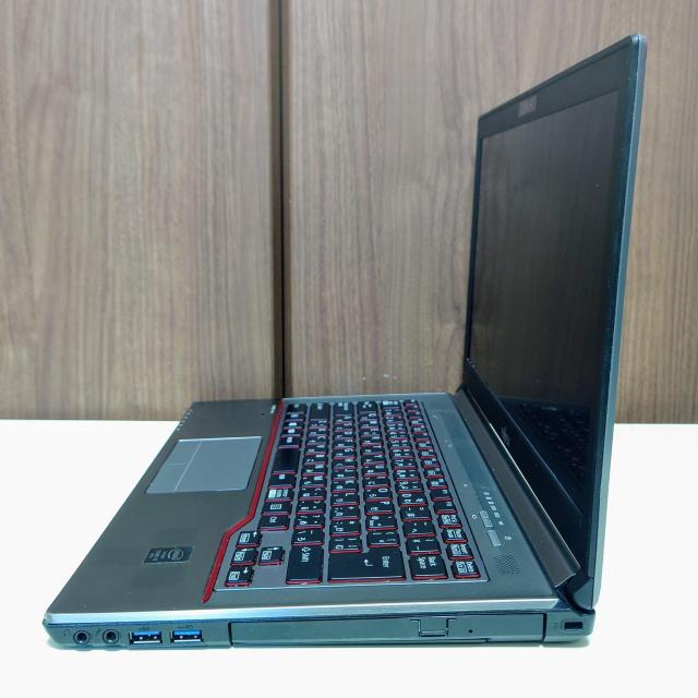 FUJITSU LIFEBOOK Corei5 8GB SSD256GB Windows11 Office2024 DVD
