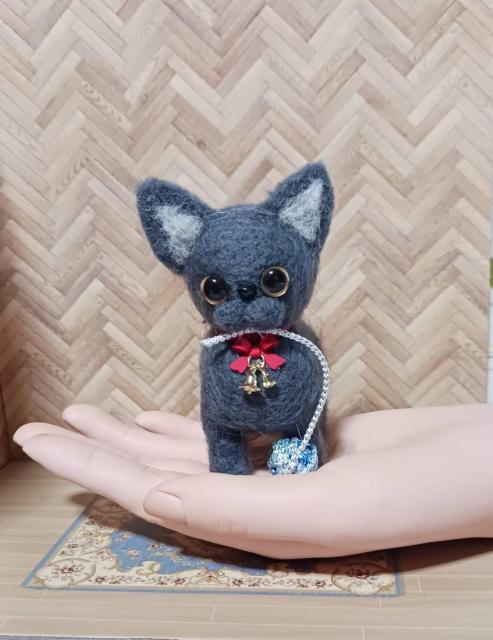 羊毛フェルト 毛糸で遊ぶグレーの猫ちゃん < ペット/手芸/園芸 羊毛フェルト 毛糸で遊ぶグレーの猫ちゃん < ペット/手芸/園芸の