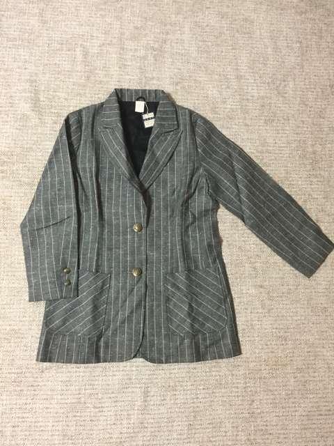 430.新品☆グレーに白ストライプジャケット☆サイズM < 女性ファッション  430.新品☆グレーに白ストライプジャケット☆サイズM  < 女性ファッションの