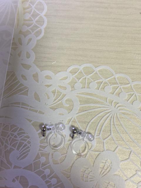 ハンドメイド しずくのチャームを使用したピアス レッド 樹脂のノンホールピアスに変更可能 < 女性ファッション  ハンドメイド しずくのチャームを使用したピアス レッド 樹脂のノンホールピアスに変更可能 < 女性ファッションの