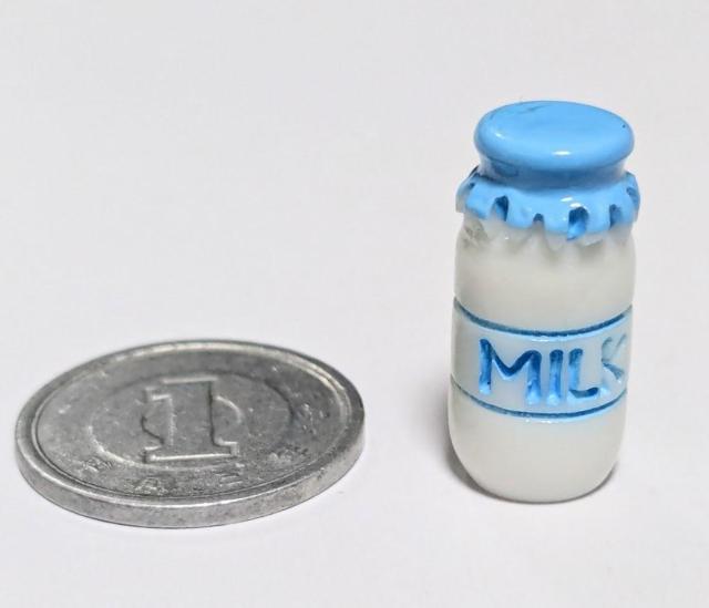ミニチュア★牛乳瓶D★水色★ミルク★MILK★色違いあります♪ドールハウスに★ < おもちゃ  ミニチュア★牛乳瓶D★水色★ミルク★MILK★色違いあります♪ドールハウスに★  < おもちゃの