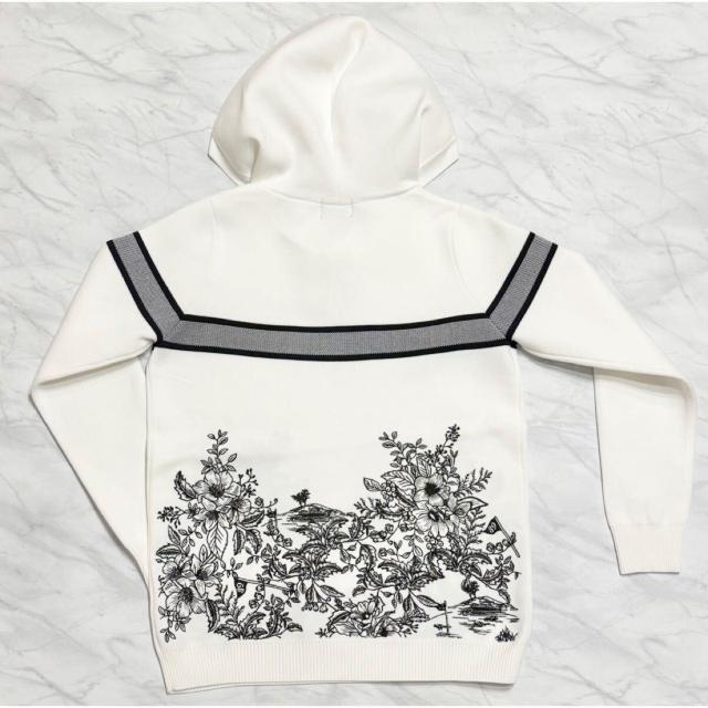 新品パーリーゲイツ パネル刺繍パーカーフード付きフ < レジャー/スポーツ  新品パーリーゲイツ パネル刺繍パーカーフード付きフ < レジャー/スポーツの