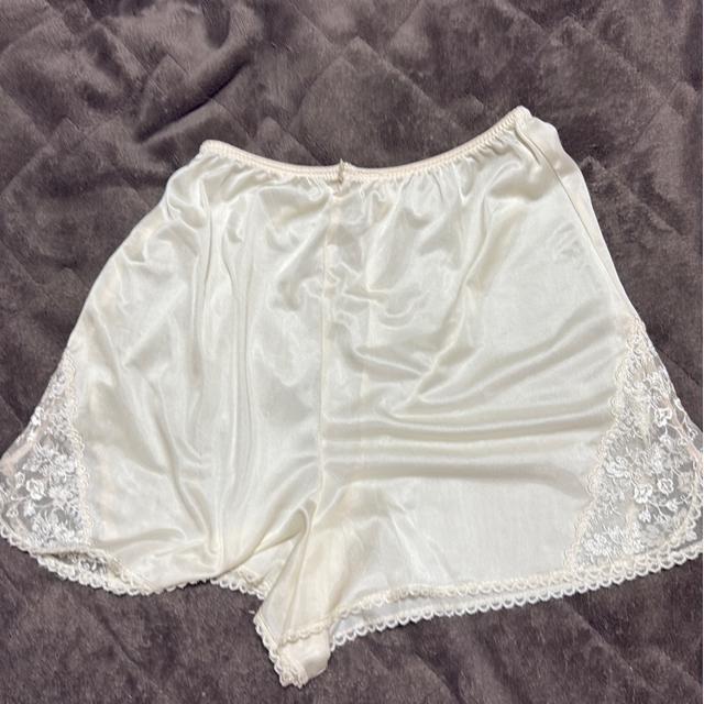 タンス整理品 衣類 おまとめOK ホームクリーニング済み ペチパンツ イエロー Mサイズ < 女性ファッション  タンス整理品 衣類 おまとめOK ホームクリーニング済み ペチパンツ イエロー Mサイズ  < 女性ファッションの