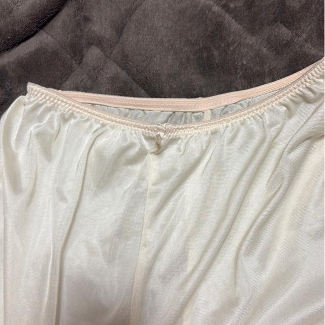 タンス整理品 衣類 おまとめOK ホームクリーニング済み ペチパンツ イエロー Mサイズ < 女性ファッション  タンス整理品 衣類 おまとめOK ホームクリーニング済み ペチパンツ イエロー Mサイズ < 女性ファッションの