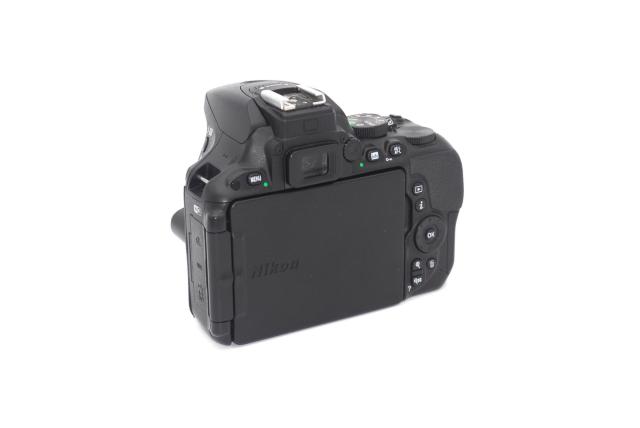 Wi-Fi@\ڂŃNN]Nikon D5500 {fB  Ɠd/AV 