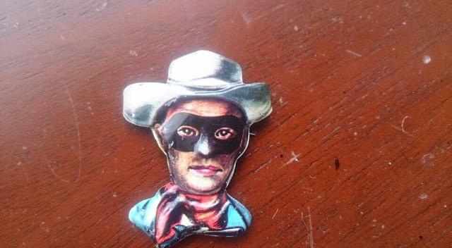 昭和レトロ☆西部劇ブリキ缶バッチ < おもちゃ 昭和レトロ☆西部劇ブリキ缶バッチ < おもちゃの