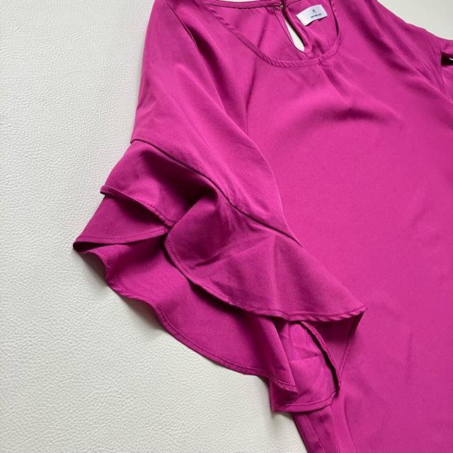 ◆美品◆ミューズ◆袖フリル半袖ブラウス◆マゼンタピンク◆M◆オフィスカジュアル < 女性ファッション  ◆美品◆ミューズ◆袖フリル半袖ブラウス◆マゼンタピンク◆M◆オフィスカジュアル < 女性ファッションの