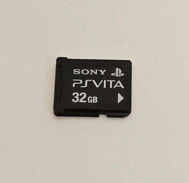 (1) PSVITA �������[�J�[�h 32GB �����i  �� �Q�[���{��/�\�t�g�� 