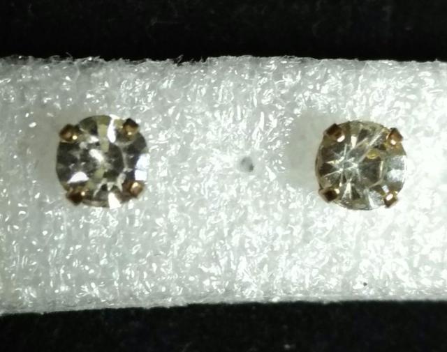 未使用 ピアス2点セット クリアストーン ムーン 月 < 女性アクセサリー/時計 未使用 ピアス2点セット クリアストーン ムーン 月 < 女性アクセサリー/時計の