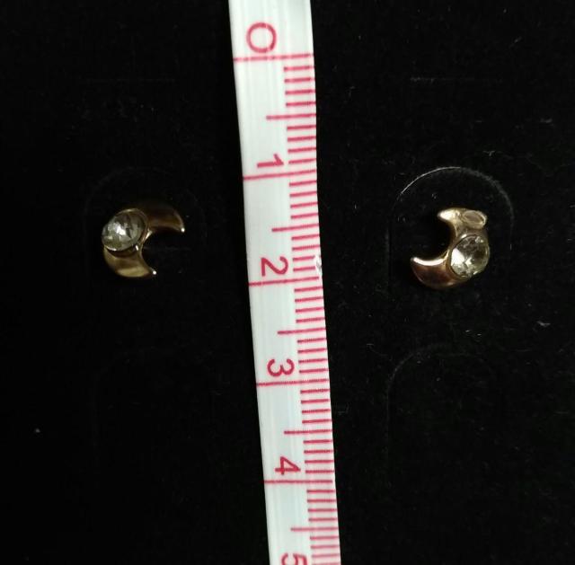 未使用 ピアス2点セット クリアストーン ムーン 月 < 女性アクセサリー/時計 未使用 ピアス2点セット クリアストーン ムーン 月 < 女性アクセサリー/時計の