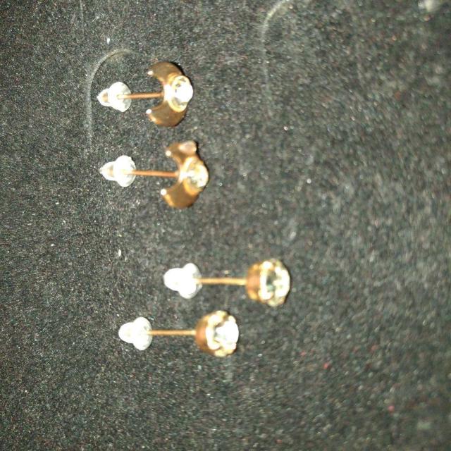 未使用 ピアス2点セット クリアストーン ムーン 月 < 女性アクセサリー/時計 未使用 ピアス2点セット クリアストーン ムーン 月 < 女性アクセサリー/時計の