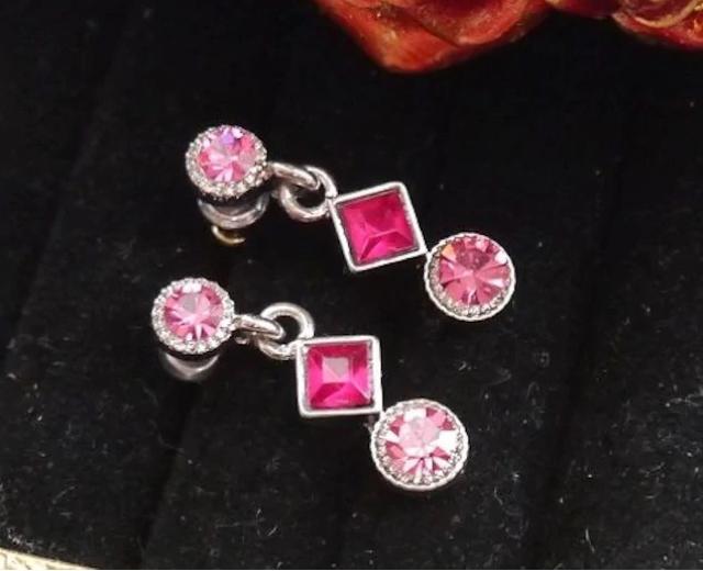 新品ゴスロリ姫系アンティーク調エレガントローズストーンピアス < 女性アクセサリー/時計 新品ゴスロリ姫系アンティーク調エレガントローズストーンピアス < 女性アクセサリー/時計の