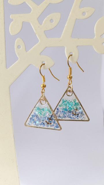 青と水色のシェルとイカリの三角ピアス  レジン  ハンドメイド < 女性ファッション  青と水色のシェルとイカリの三角ピアス  レジン  ハンドメイド  < 女性ファッションの