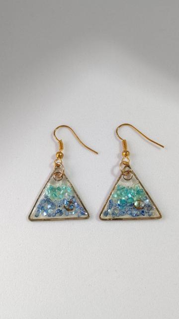 青と水色のシェルとイカリの三角ピアス  レジン  ハンドメイド < 女性ファッション  青と水色のシェルとイカリの三角ピアス  レジン  ハンドメイド < 女性ファッションの