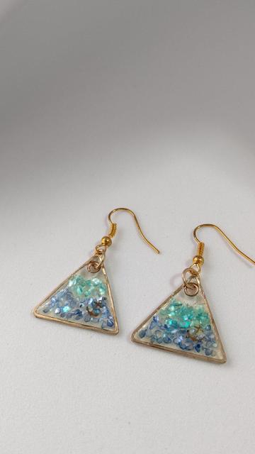 青と水色のシェルとイカリの三角ピアス  レジン  ハンドメイド < 女性ファッション  青と水色のシェルとイカリの三角ピアス  レジン  ハンドメイド < 女性ファッションの