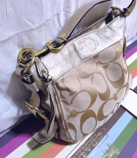 正規品極美品コーチショルダーバッグ本革キャンバスお上品シグネチャー品薄大活躍コーチバッグCOACH超人気お上品重宝できます < ブランド  正規品極美品コーチショルダーバッグ本革キャンバスお上品シグネチャー品薄大活躍コーチバッグCOACH超人気お上品重宝できます < ブランドの