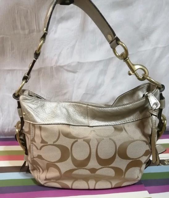 正規品極美品コーチショルダーバッグ本革キャンバスお上品シグネチャー品薄大活躍コーチバッグCOACH超人気お上品重宝できます < ブランド  正規品極美品コーチショルダーバッグ本革キャンバスお上品シグネチャー品薄大活躍コーチバッグCOACH超人気お上品重宝できます < ブランドの