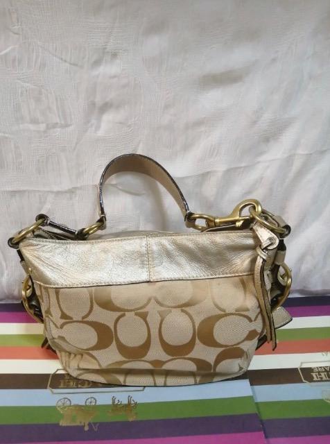 正規品極美品コーチショルダーバッグ本革キャンバスお上品シグネチャー品薄大活躍コーチバッグCOACH超人気お上品重宝できます < ブランド  正規品極美品コーチショルダーバッグ本革キャンバスお上品シグネチャー品薄大活躍コーチバッグCOACH超人気お上品重宝できます < ブランドの