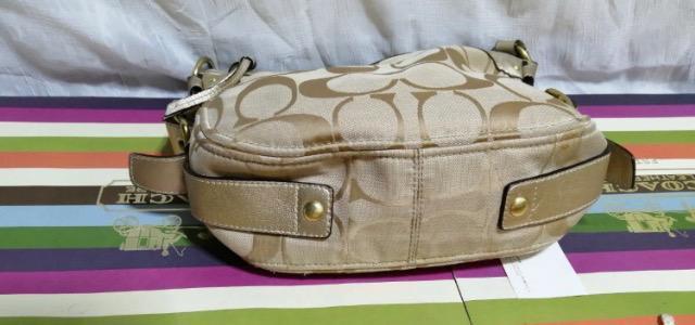 正規品極美品コーチショルダーバッグ本革キャンバスお上品シグネチャー品薄大活躍コーチバッグCOACH超人気お上品重宝できます < ブランド  正規品極美品コーチショルダーバッグ本革キャンバスお上品シグネチャー品薄大活躍コーチバッグCOACH超人気お上品重宝できます < ブランドの