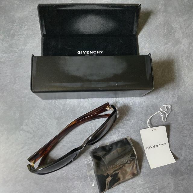 【正規品】GIVENCHY ジバンシー★サングラス★新品(ケース&クロス付き)黒 < ブランド  【正規品】GIVENCHY ジバンシー★サングラス★新品(ケース&クロス付き)黒 < ブランドの