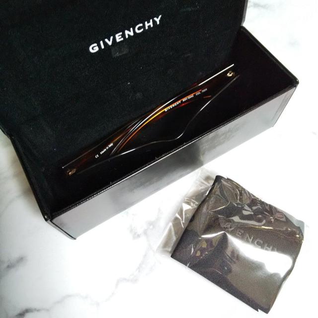 【正規品】GIVENCHY ジバンシー★サングラス★新品(ケース&クロス付き)黒 < ブランド  【正規品】GIVENCHY ジバンシー★サングラス★新品(ケース&クロス付き)黒 < ブランドの