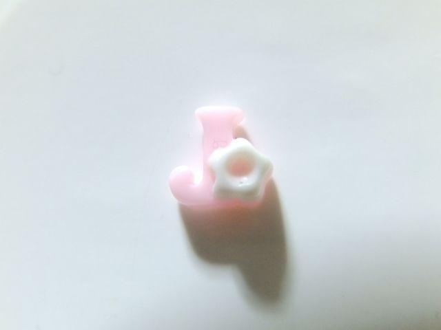 《New》デコパーツ★フラワー付*イニシャル【J】 < 香水/コスメ/ネイル 《New》デコパーツ★フラワー付*イニシャル【J】 < 香水/コスメ/ネイルの