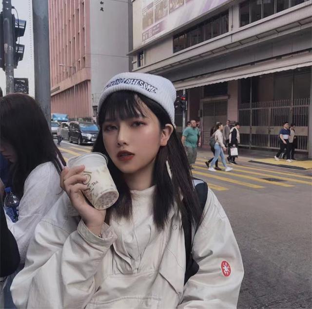 ロゴ入り ニット帽【新品】ブラック黒 バイカラー●男女兼用●カジュアル 韓国ファッション < 女性ファッション  ロゴ入り ニット帽【新品】ブラック黒 バイカラー●男女兼用●カジュアル 韓国ファッション < 女性ファッションの