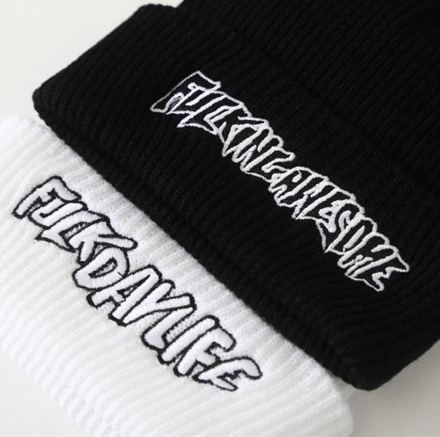 ロゴ入り ニット帽【新品】ブラック黒 バイカラー●男女兼用●カジュアル 韓国ファッション < 女性ファッション  ロゴ入り ニット帽【新品】ブラック黒 バイカラー●男女兼用●カジュアル 韓国ファッション < 女性ファッションの