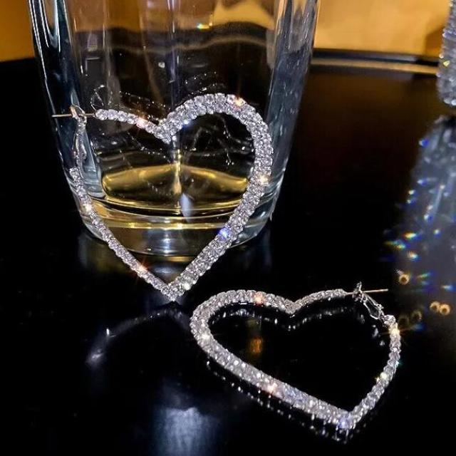 大きなハートのイヤリング ラインストーン シルバー < 女性アクセサリー/時計  大きなハートのイヤリング ラインストーン シルバー < 女性アクセサリー/時計の